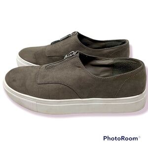 Madden Girl Chunky Slip-On Flats Size: 9.5